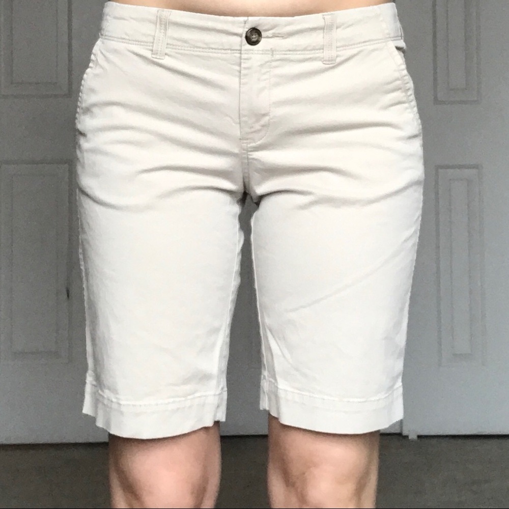 ☀️Old Navy Khaki Bermuda shorts